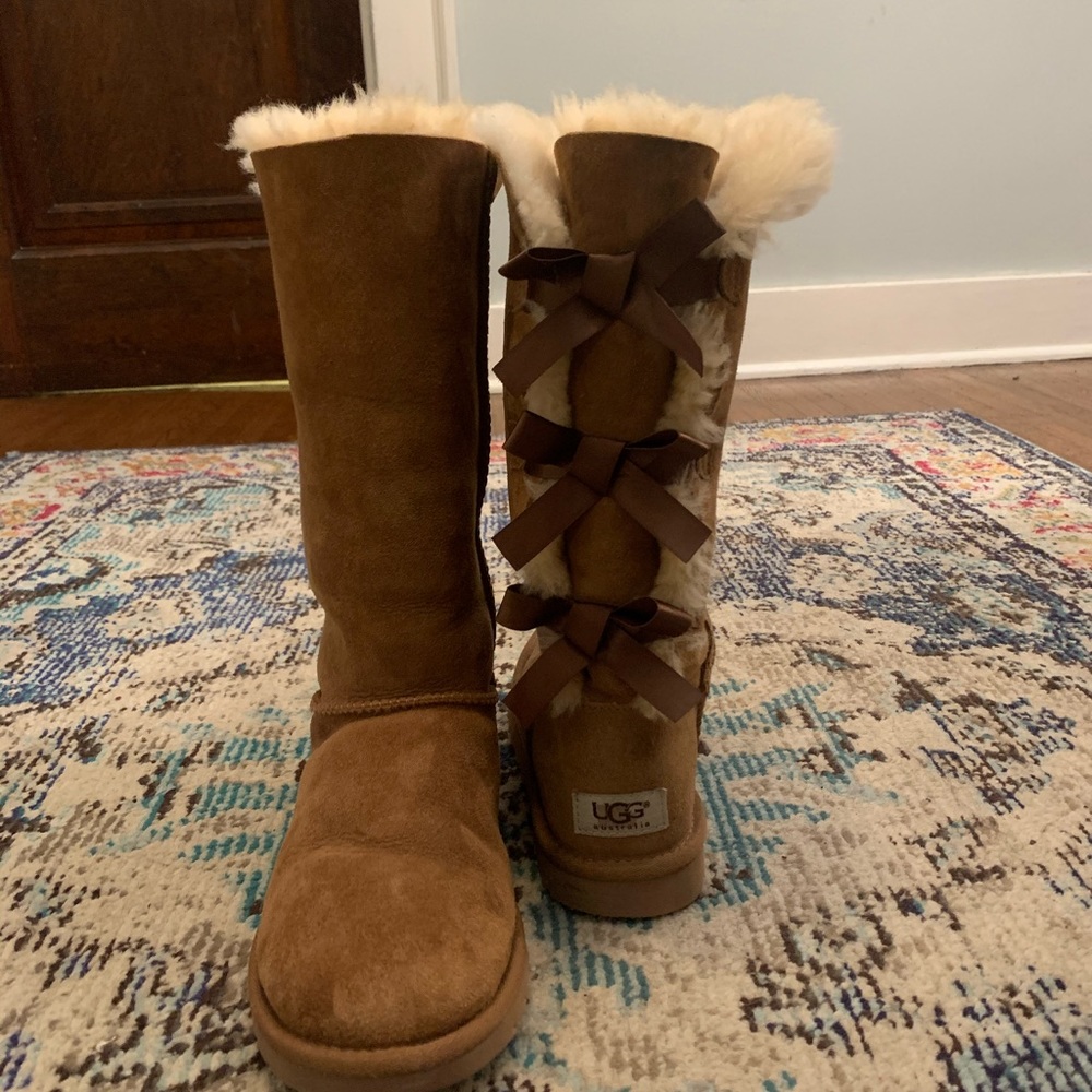 UGG Boots - Picture 2 of 6